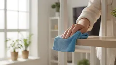 Staub verschwindet von selbst: ein einfacher Trick mit einer Tüte, über den Reinigungskräfte schweigen