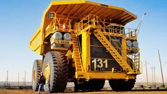 Ein Fahrzeug so groß wie ein Haus: So sieht der schwerste Muldenkipper aus